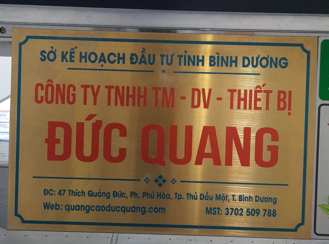 Báo giá in uv lên mica - inox - gỗ - kính năm 2023